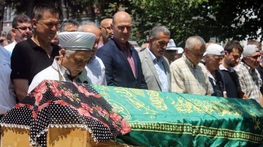 &Ccedil;alışma Ve Sosyal G&uuml;venlik Bakanı Soylu, Yalova&rsquo;da Cenaze Namazına Katıldı