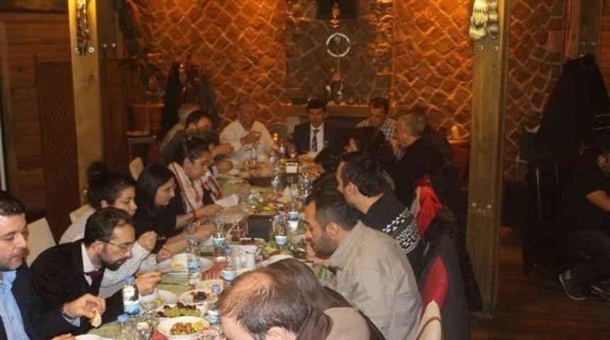 Rekt&ouml;r Adayından &Ouml;ğretim &Uuml;yelerine İftar