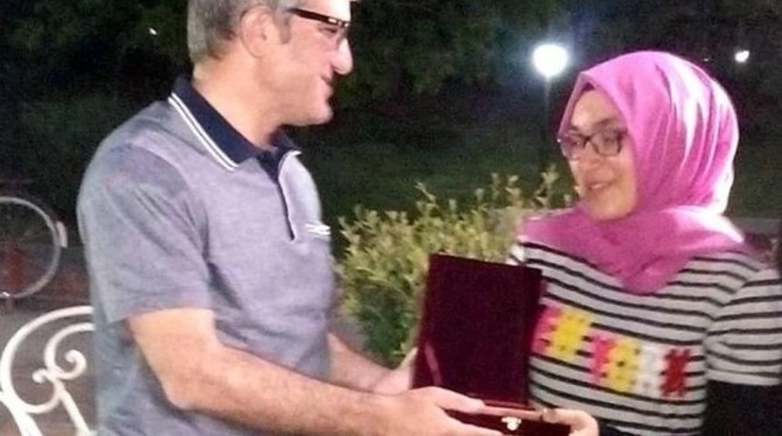 Başarılı &Ouml;ğrenciler &Ouml;d&uuml;llendirildi
