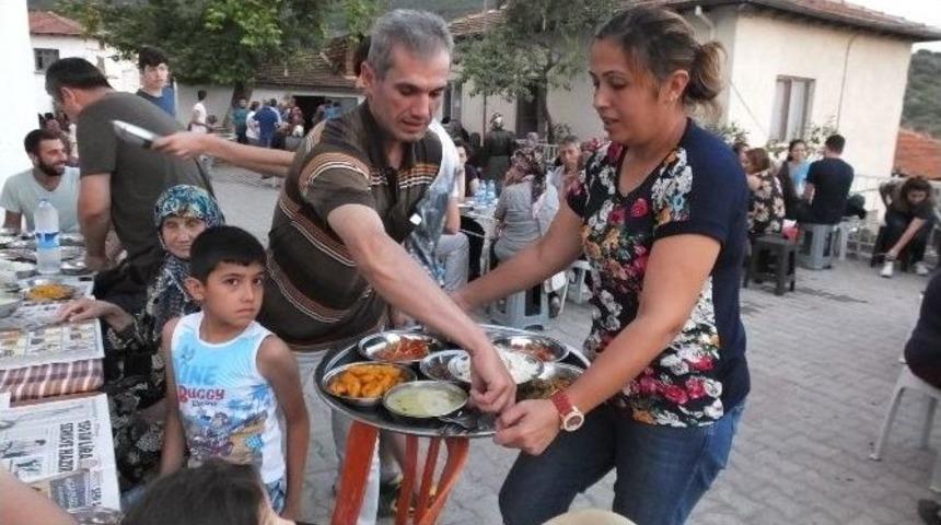 Dutluca&rsquo;da İftar Sırası &Ouml;ğretmenlerde