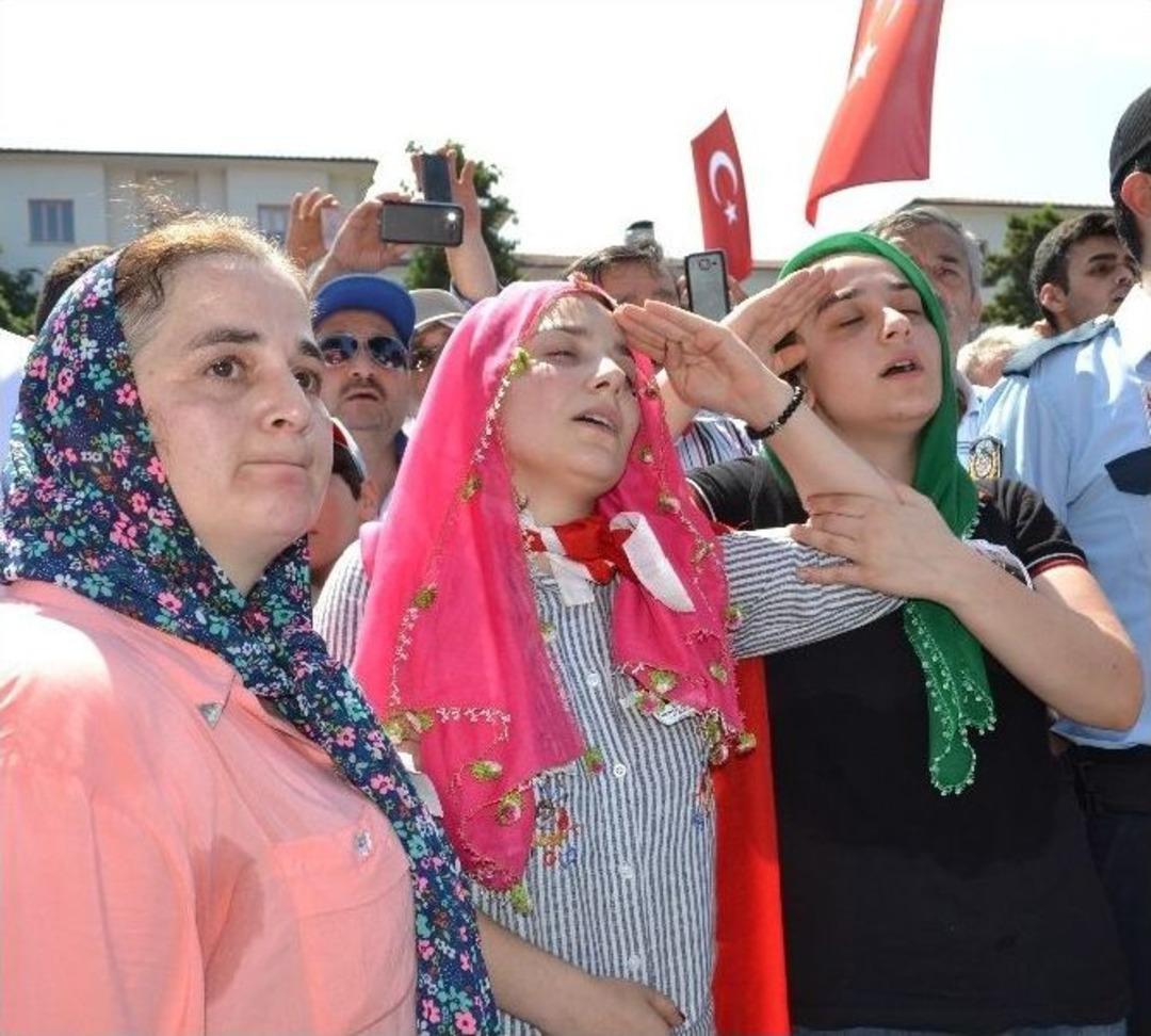 Ordu Şehidine Selam Durdu