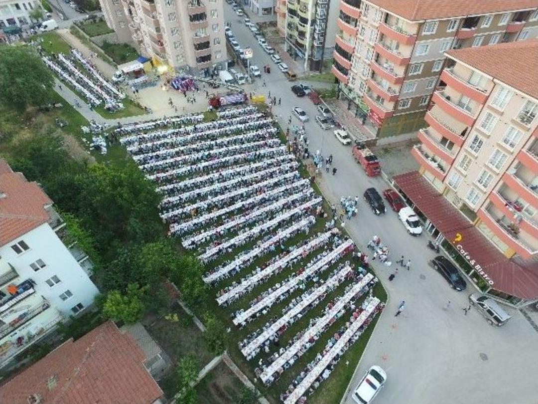 Bilecik&rsquo;te G&ouml;n&uuml;ller Bah&ccedil;elievler Mahallesi İftarında Bir Araya Geldi