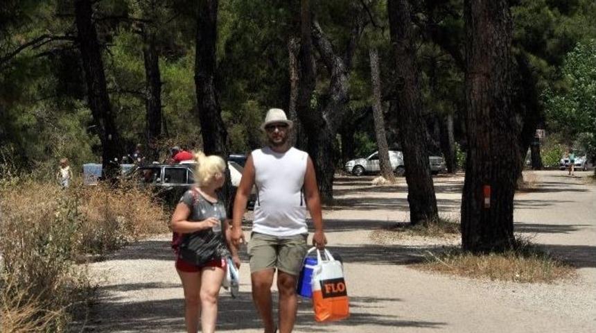 Tatilciler Alevlerin Tehdit Ettiği Adrasan Ve Olimpos&rsquo;u Terk Ediyor