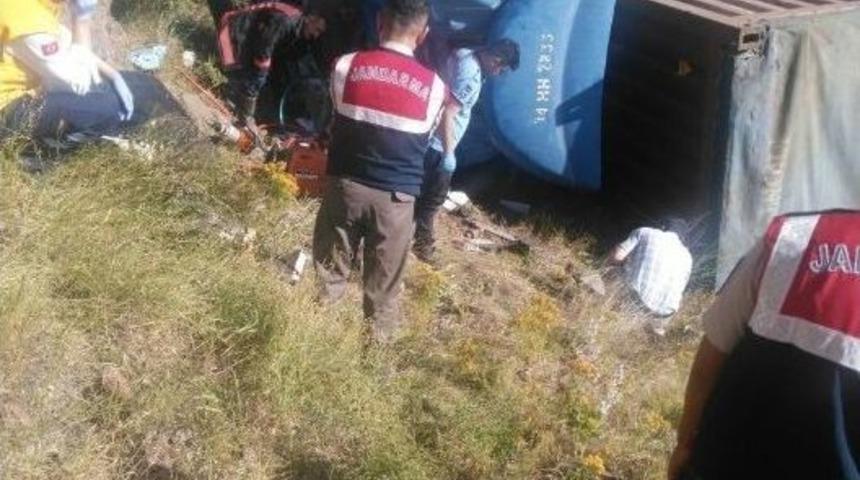 Kızılcahamam&rsquo;da Tır Şarampole Yuvarlandı: 1 &Ouml;l&uuml;