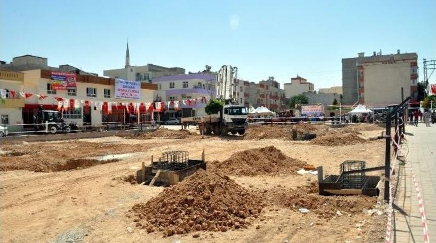 Ak&ccedil;akale&rsquo;ye Semt Pazarı Ve Spor Kompleksi Temeli Atıldı