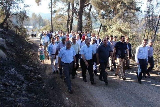 Bakan Çavuşoğlu Kumluca’da Yangından Zarar Gören Vatandaşlarla Bir Araya Geldi