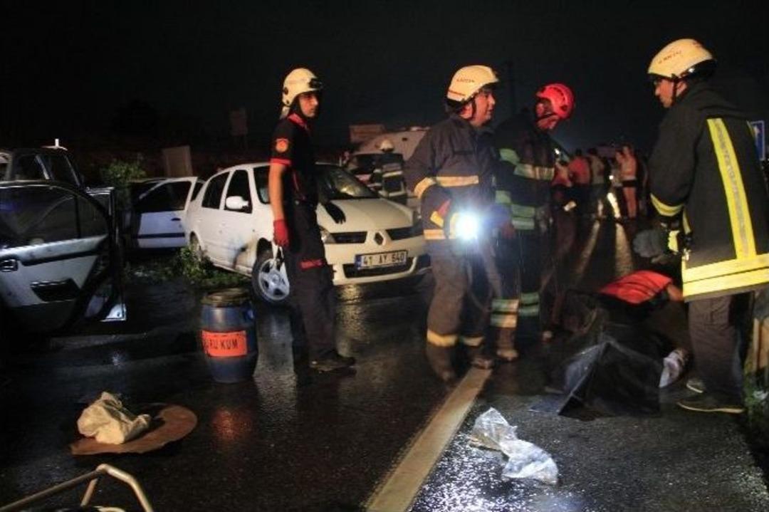 Zincirleme Kazalar Peş Peşe Geldi: 2 &Ouml;l&uuml;, 13 Yaralı