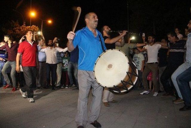 Elazığ’da Halaylı, Çiftetellili Sahur