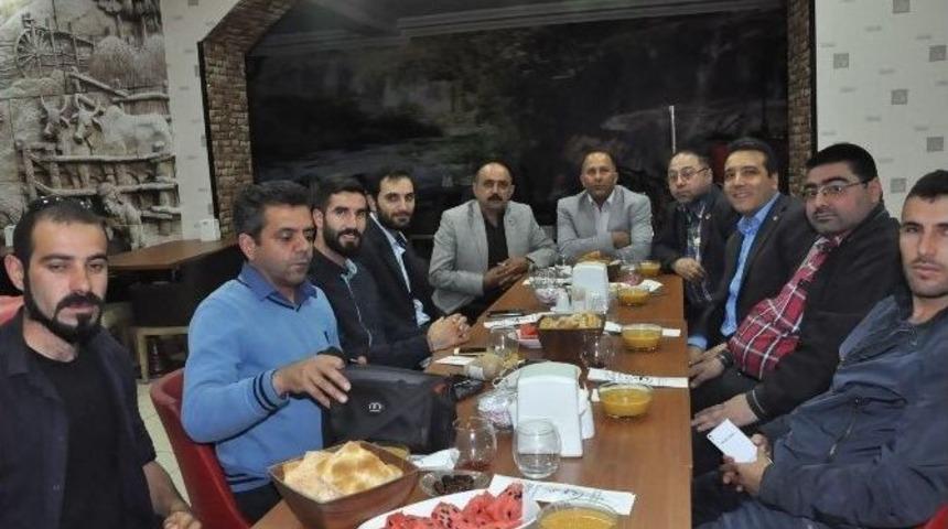 Koop-iş Sendikası Basın Mensuplarıyla İftarda Bir Araya Geldi