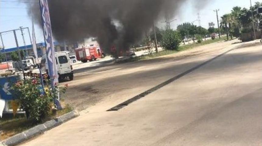 Lpg&rsquo;li Otomobil Akaryakıt İstasyonu &Ouml;n&uuml;nde Alev Topuna D&ouml;nd&uuml;