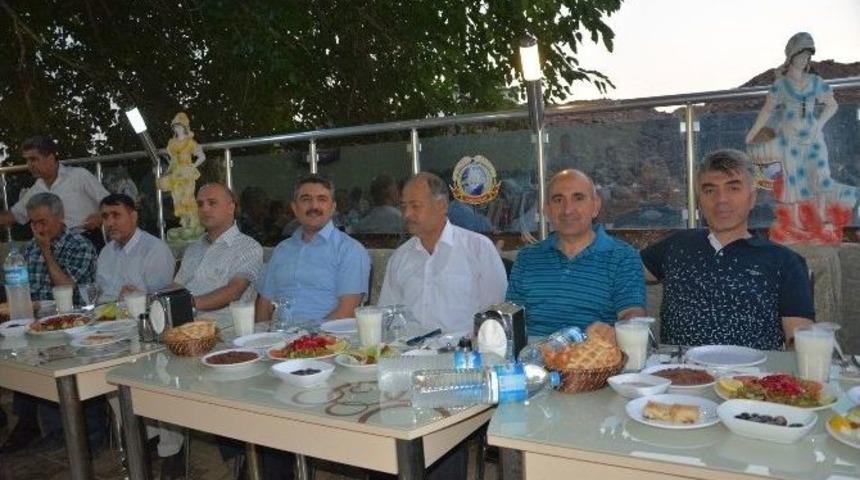 Muhtarlar İftar De Buluştu