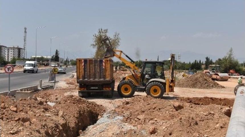 Altınova Bulvarı Bayrama Hazır