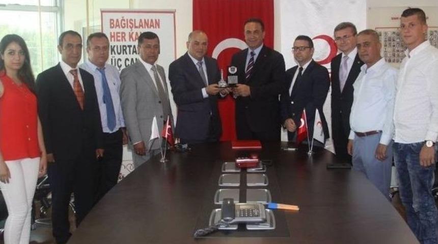 Taksiciler Kızılay İ&ccedil;in Gaza Bastı