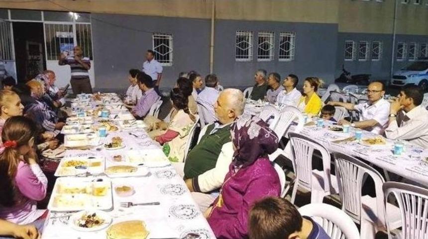 İmam Hatipli &Ouml;ğrencilere İftar