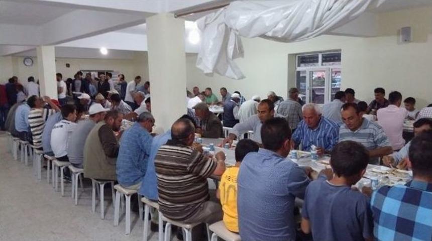 Şehit M&uuml;sellim &Uuml;nal İ&ccedil;in İftar Yemeği Verildi