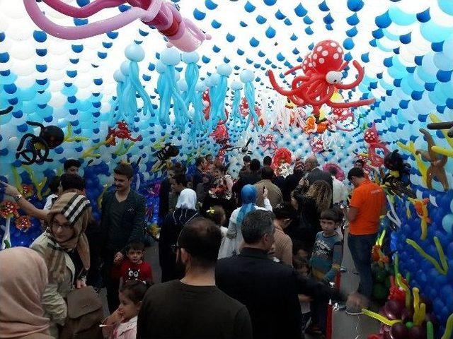 Forum Erzurum’da Balonlarla Deniz Altı Dünyası