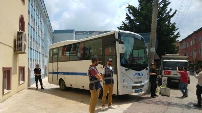 Bursa&rsquo;da Paralel Yapının Eğitim Kurumlarına Kayyum Şoku