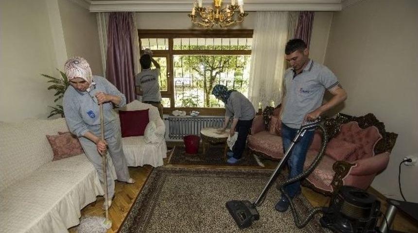 B&uuml;y&uuml;kşehir Belediyesinden Yaşlı Vatandaşlara Bayram Temizliği Hizmeti