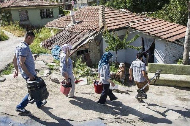 Büyükşehir Belediyesinden Yaşlı Vatandaşlara Bayram Temizliği Hizmeti