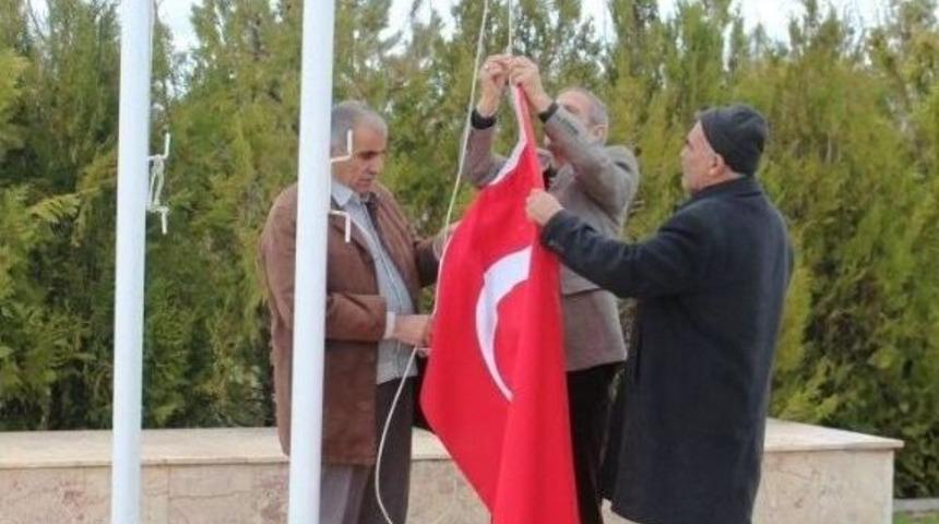 Zeve Şehitliği Bakım Bekliyor