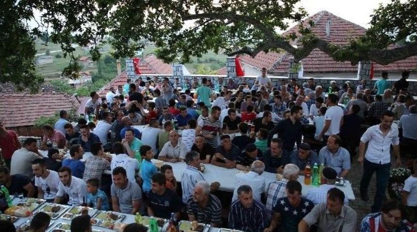 Haliliye Belediyesi &Uuml;sk&uuml;p&rsquo;te İftar Sofrası Kurdu