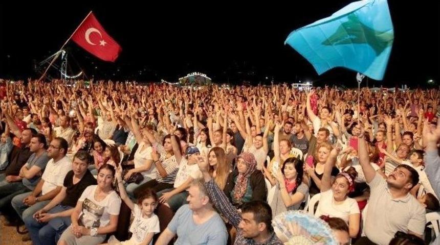 Kubbeli Han&rsquo;da Yıldızlar Ge&ccedil;idi