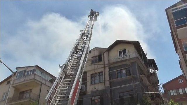 Beyşehir&rsquo;de &Ccedil;atı Yangınını İtfaiye S&ouml;nd&uuml;rd&uuml; 2