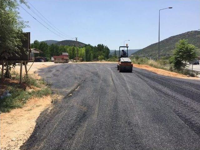 Vezirhan’da Servis Bağlantı Yolu Asfaltlanıyor