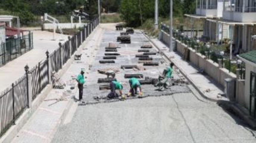 Başiskele&rsquo;de Yol Yapım &Ccedil;alışmaları Devam Ediyor