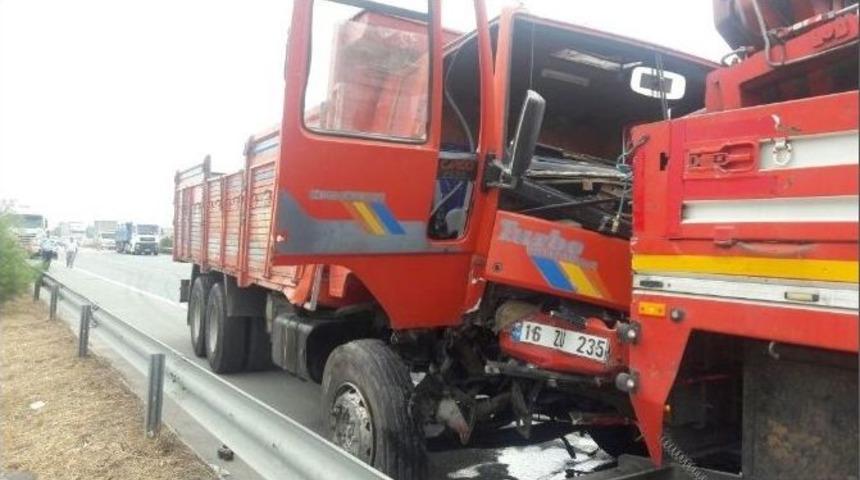 Arızalı Tır Dorsesi Kazaya Sebep Oldu