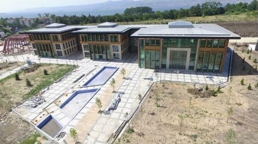 Başiskele&rsquo;de Yol Yapım &Ccedil;alışmaları Devam Ediyor