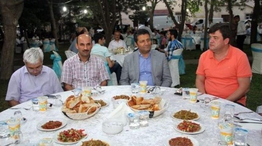 Kartal M&uuml;ft&uuml;l&uuml;ğ&uuml;nden İftar Yemeği