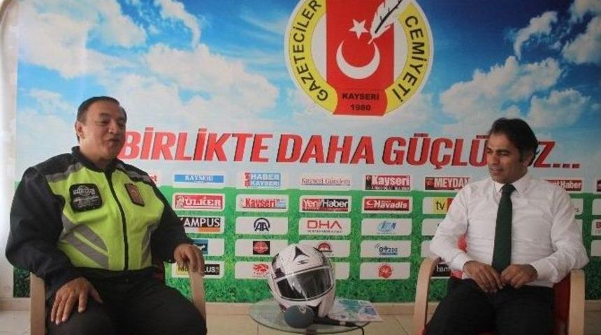Kayserili Motosiklet&ccedil;i G&uuml;neşin Batmadığı Yerde T&uuml;rk Bayrağını Dalgalandıracak