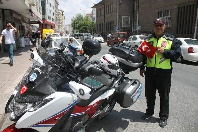 Kayserili Motosikletçi Güneşin Batmadığı Yerde Türk Bayrağını Dalgalandıracak