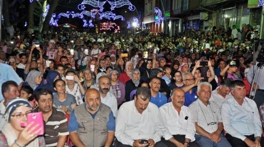 Abdurrahman &Ouml;n&uuml;l G&ouml;lbaşı&rsquo;nda İlahiler Okudu