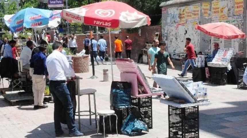 Eğitim Bitti &Ccedil;ocuklar Soluğu Sokaklarda Aldı