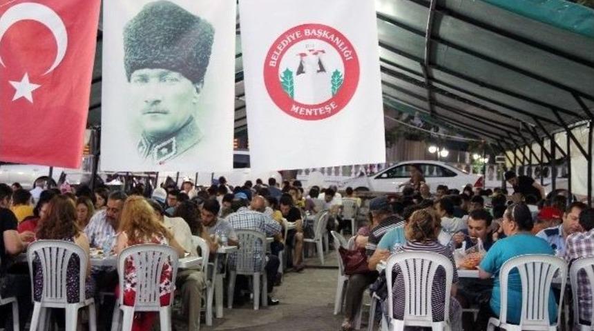 Menteşe Belediyesi&rsquo;nin İftar &Ccedil;adırına Yoğun İlgi