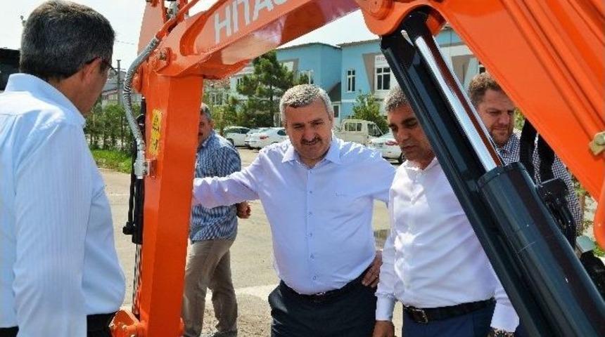 Başkan Baran, İş Makinalarını Tanıttı