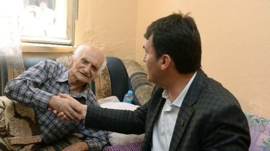 Osmangazi’den Yaşlı Adama Yardım Eli