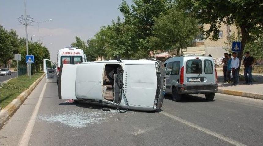 Otomobil Takla Attı: 2 Yaralı