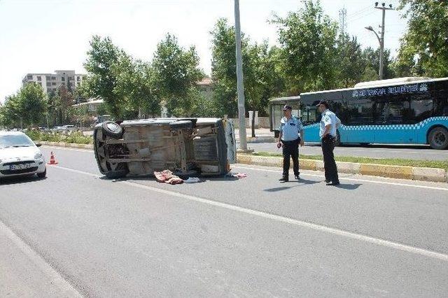 Otomobil Takla Attı: 2 Yaralı 2