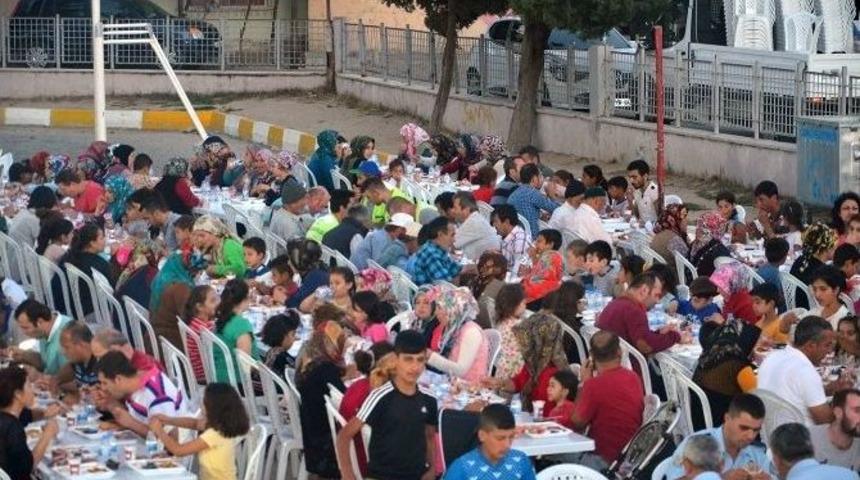 &Ccedil;orlu Belediyesinin İftar Programları Devam Ediyor