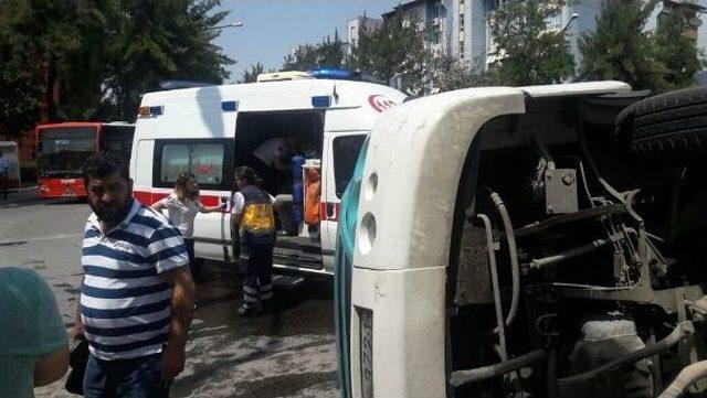 Minibüsteki Yolcular Dehşeti Yaşadı: 2’si Ağır 5 Yaralı