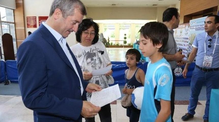 &Ouml;ğrencilere Karne Hediyesi Şahinbey&rsquo;den