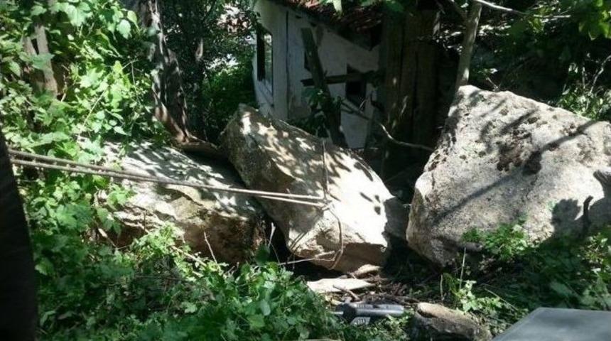 Dev Kayalar Mahalleye Yuvarlandı