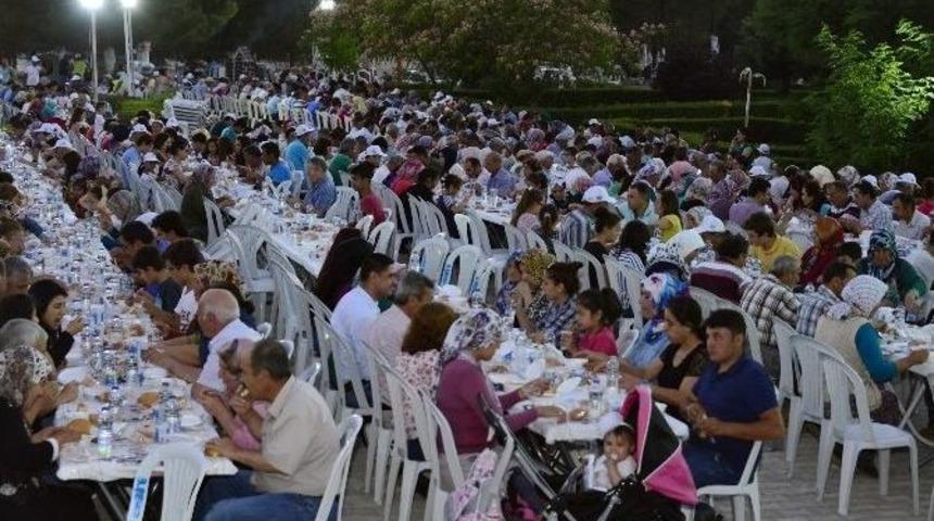 İftar Sofrası G&uuml;lnar&rsquo;da Kuruldu