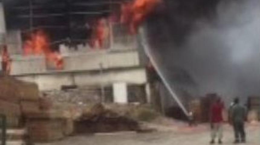 Fabrika Deposu Alev Alev Yandı