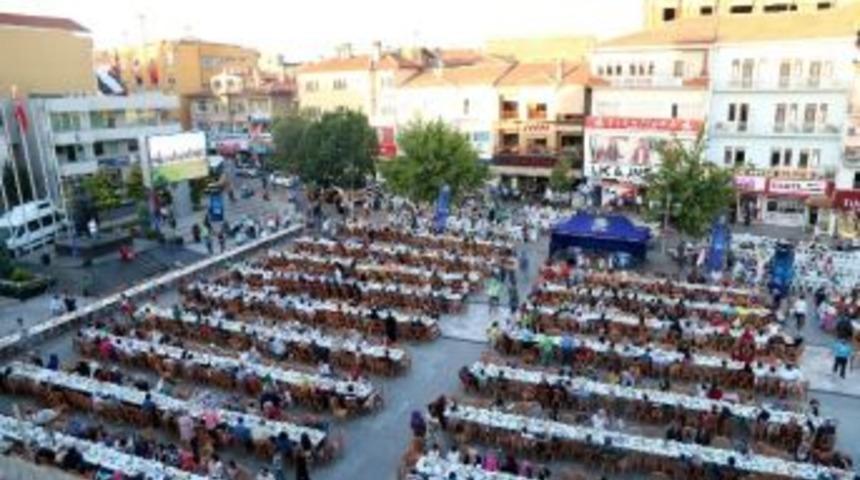 Aksaray Belediyesi&rsquo;nden 7 Bin 500 Kişilik İftar