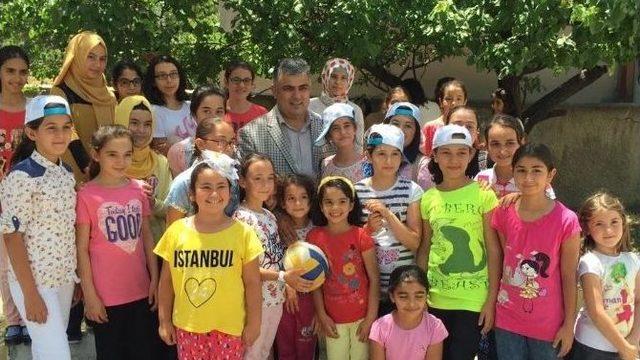 Başkan Özgüven Komek’teki Çocuklarla Bir Araya Geldi