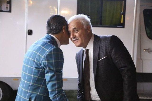 Ünlü Türkücü’den, Hatipoğlu’na Şarkı 1